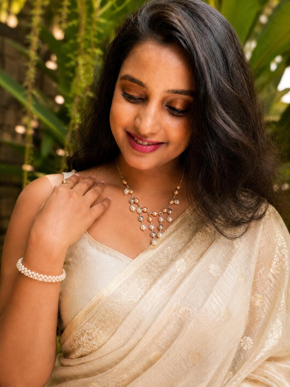 Jyotsna wearing MAHIDHA jewellery